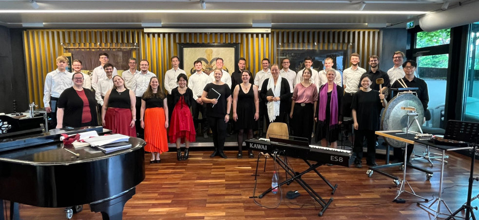 Chor nach dem Carmina-Burana-Auftritt bei der Uttenruthia, Fotograph unbekannt